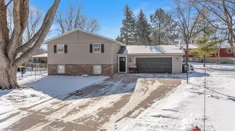 608 Jefferson Cir, Marshall, MN 56258