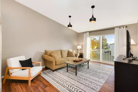 726 Parkside Dr #726F, Vadnais Heights, MN 55127