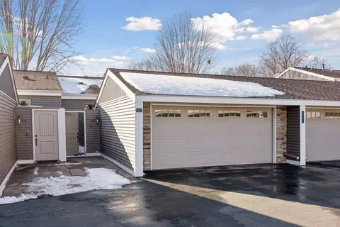 2731 Mackubin St #31, Roseville, MN 55113