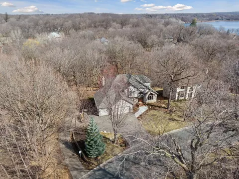 600 Bighorn Dr, Chanhassen, MN 55317