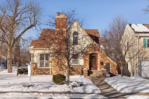 2616 Victory Memorial Dr, Minneapolis, MN 55412
