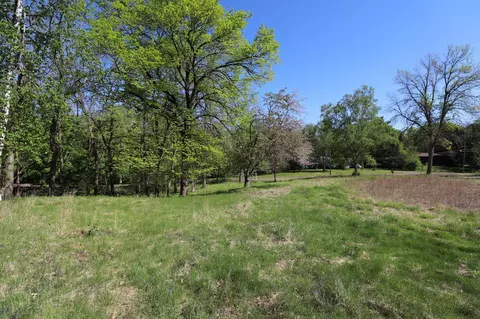 150 Cedar St, Birchwood Village, MN 55110