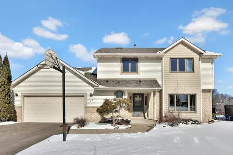 9330 Cortland Rd, Woodbury, MN 55125