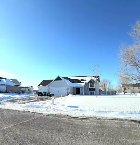 1017 Taft St S, Cambridge, MN 55008