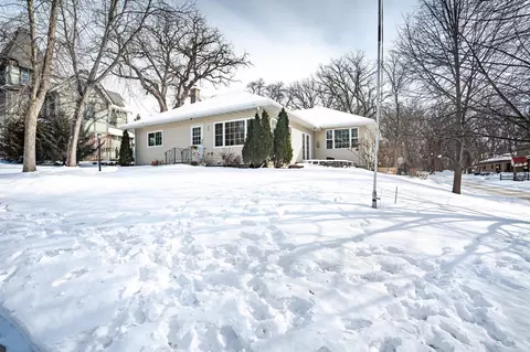 602 N Burlington Ave, Fergus Falls, MN 56537