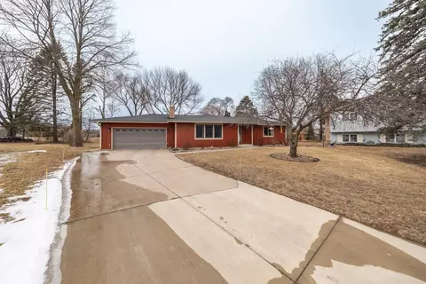 960 Manor Ct, Hastings, MN 55033