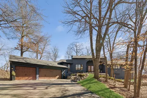 16776 Whittington Walk, Eden Prairie, MN 55346