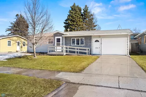 1414 19 12 St S, Moorhead, MN 56560