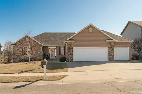 1888 Century Valley Rd NE, Rochester, MN 55906