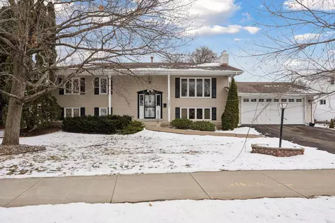 2221 Pennsylvania Ave S, Saint Louis Park, MN 55426