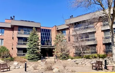 7250 Lewis Ridge Pkwy #302, Edina, MN 55439
