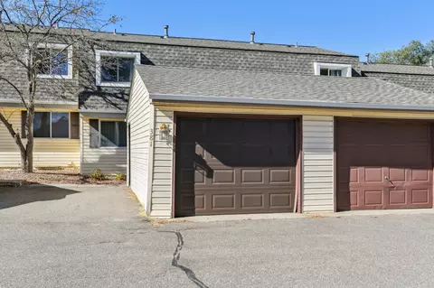 381 Pond Ct S, Maplewood, MN 55119