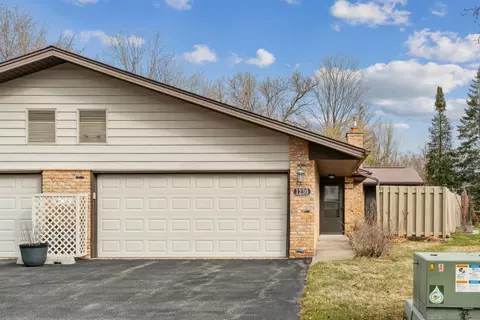1230 Black Oaks Ln N, Plymouth, MN 55447