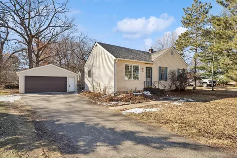 188 Hanson Rd, Mahtomedi, MN 55115