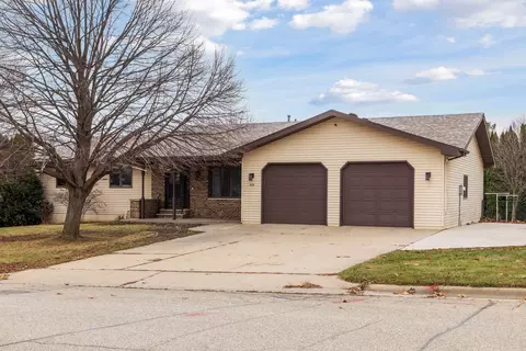 406 E 9th St, Zumbrota, MN 55992
