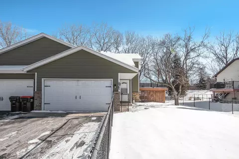 2303 Hallmark Ave N, Oakdale, MN 55128