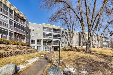 135 Viking Dr E #303, Little Canada, MN 55117