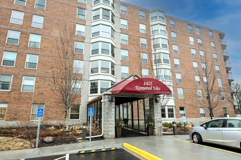 1425 W 28th St #406, Minneapolis, MN 55408