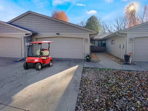 150 Jerry Liefert Dr, Monticello, MN 55362