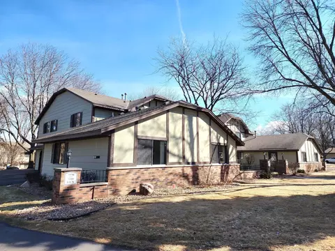 7576 Villa Ct, Eden Prairie, MN 55346