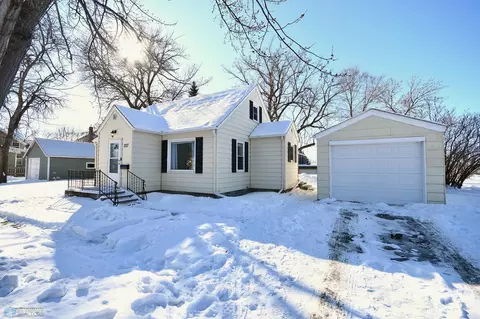 207 2nd St NE, Barnesville, MN 56514