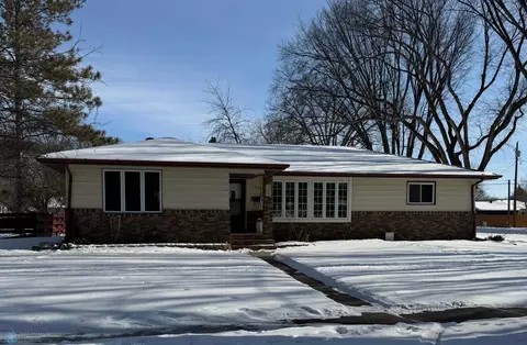 1320 16th St S, Moorhead, MN 56560