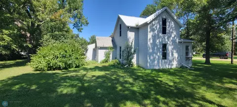 302 3rd Ave NW, Steele, ND 58482 photo 4