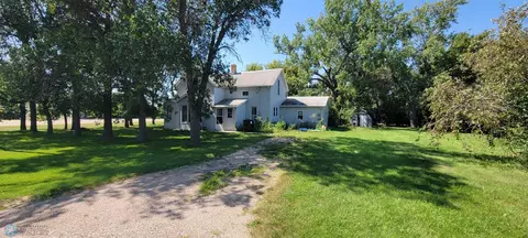 302 3rd Ave NW, Steele, ND 58482