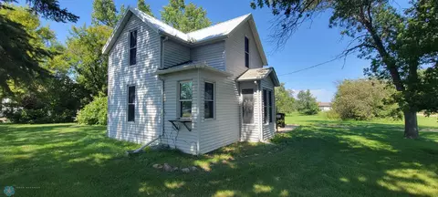 302 3rd Ave NW, Steele, ND 58482 photo 3