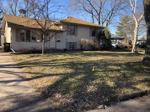 1360 Dixon Dr, Saint Paul Park, MN 55071
