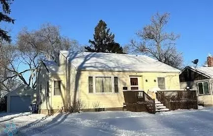 1025 12th St S, Moorhead, MN 56560