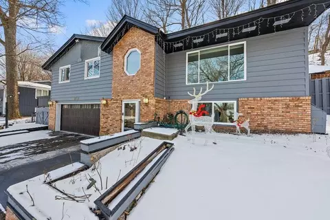 2713 Brookview Dr, Burnsville, MN 55337