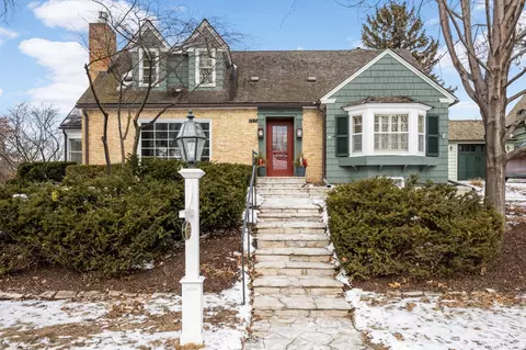 3332 W 56th St, Edina, MN 55410