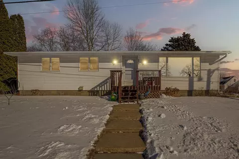 619 W 1st St, West Concord, MN 55985