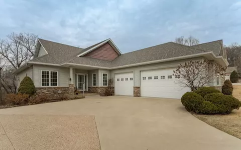 1586 Salem Ct SW, Rochester, MN 55902