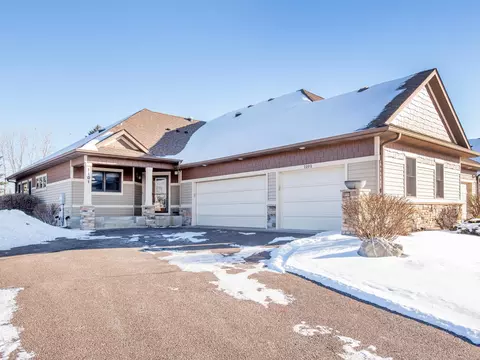 1101 Lakemoor Dr, Woodbury, MN 55129