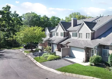 2703 Autumnwood Ln, Minnetonka, MN 55305