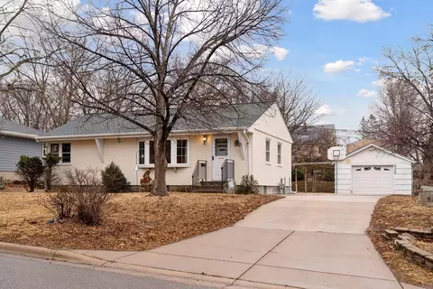 2114 Avon St N, Roseville, MN 55113