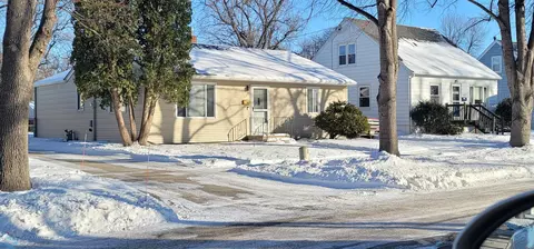 512 13th St N, Moorhead, MN 56560