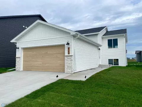 6766 68 St S, Horace, ND 58047