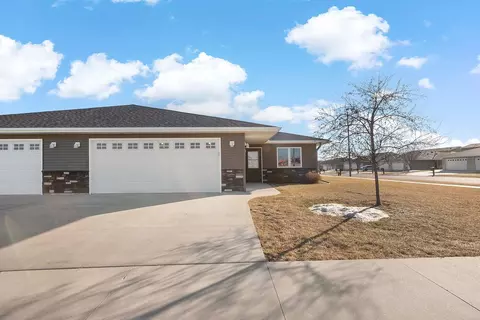 402 Tee Box Ln NE, Stewartville, MN 55976