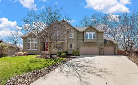 757 Bridle Ridge Rd, Eagan, MN 55123