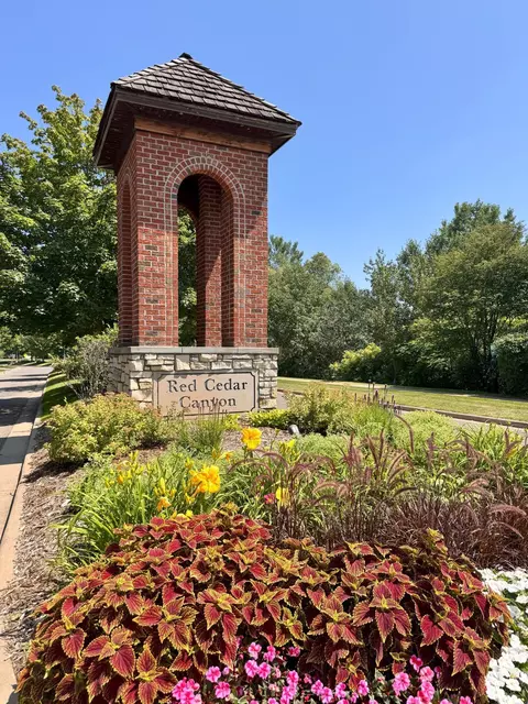 177 W Canyon Dr, Hudson, WI 54016