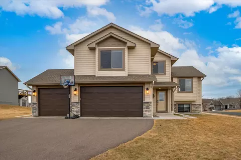 31484 Marvin Ave, Lindstrom, MN 55045