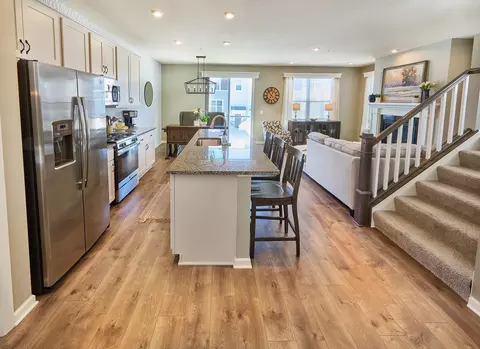 2193 Gateway Hill Rd, North Saint Paul, MN 55109