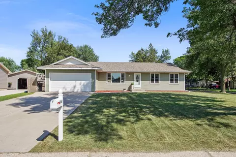 8167 Ingleside Ave S, Cottage Grove, MN 55016