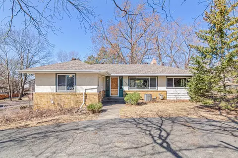 1861 Victoria St N, Roseville, MN 55113