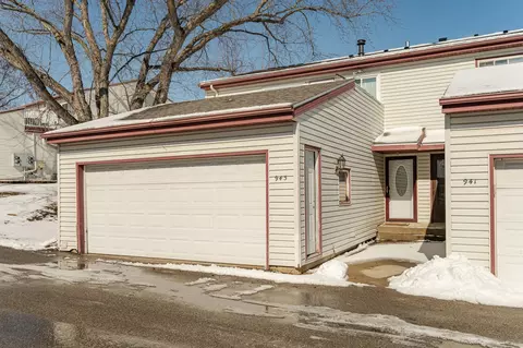 943 40th St NW, Rochester, MN 55901