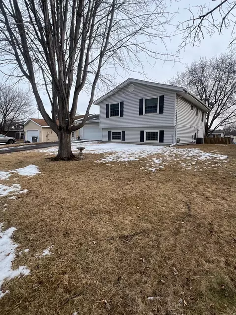 5563 W 137th St, Savage, MN 55378