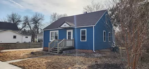 406 S 1st St, Marshall, MN 56258